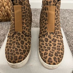 Cheetah print zip up up bootie